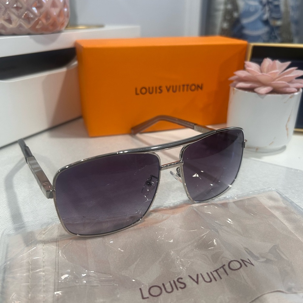 Louis Vuitton Silver and Gray Sunglasses